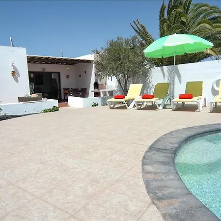 Villa Monta - 2 Bedroom - Spacious Terrace - Wifi And Air Conditioning